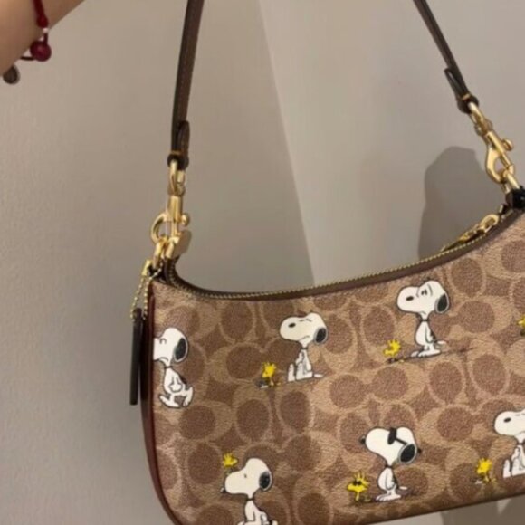 NWT Coach X Peanuts Teri Shoulder Bag In Signature Canvas With Snoopy Print - Picture 2 of 7
